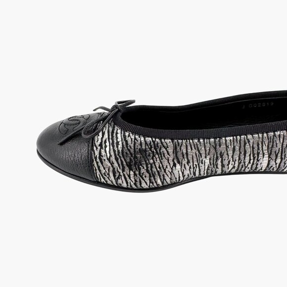Chanel CC Cap Toe Ballet Flats Size 38 US 7-7.5 Black Silver Metallic Logo Bow - Picture 12 of 15
